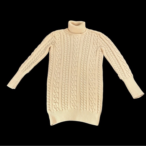 CHANEL Ivory Cable Knit & Pearl
Sweater Dress - Picture 10 of 13